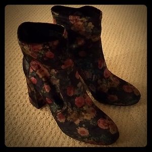 ABOUND velvet boots